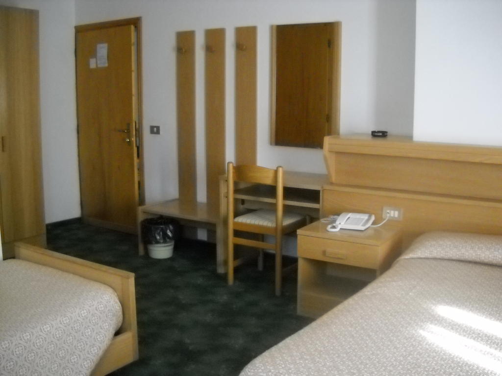 Albergo Chiara Alleghe Habitación foto