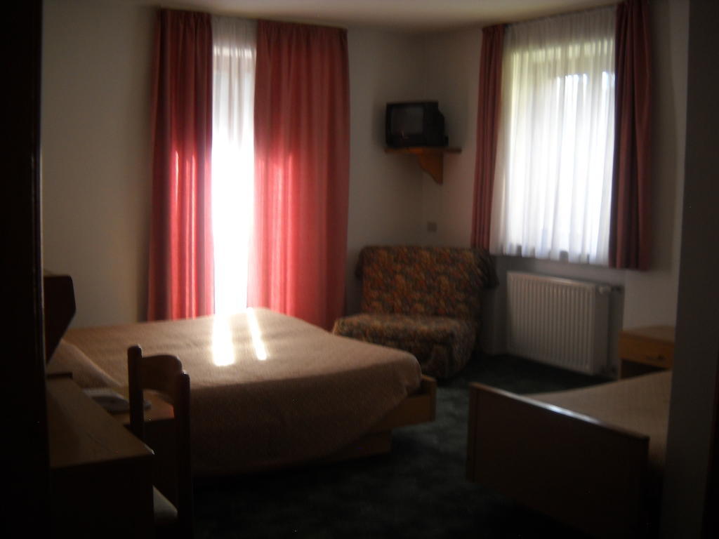 Albergo Chiara Alleghe Habitación foto