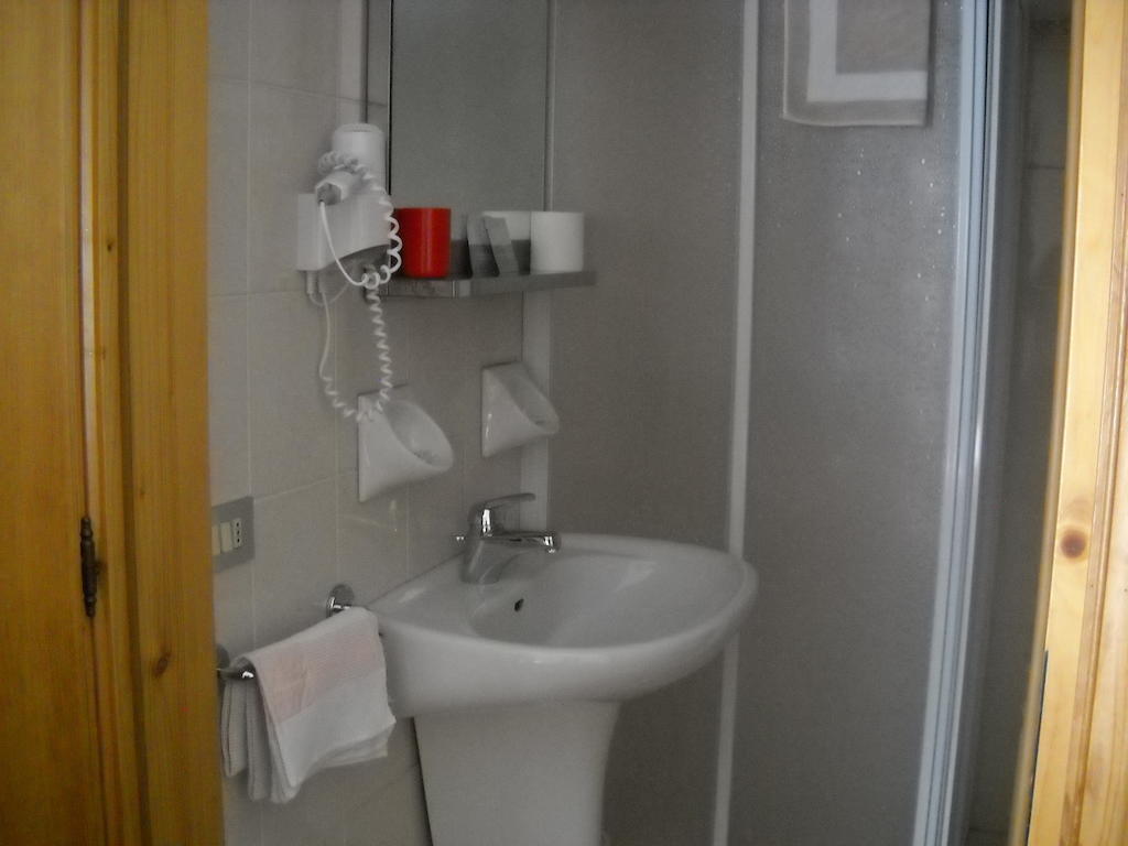 Albergo Chiara Alleghe Habitación foto
